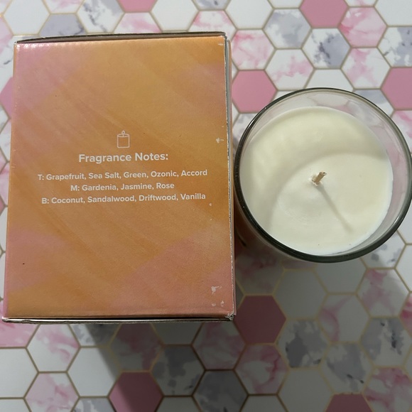 Lasting Smiles Sea Salt & Citrus - Aromatherapy Cause Candle - Picture 2 of 3